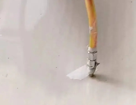 龙胜瓷砖空鼓维修公司专业解答在瓷砖铺贴过程中，如果使用的砂料过粗（如全部使用了粗砂），可能会导致以下问题